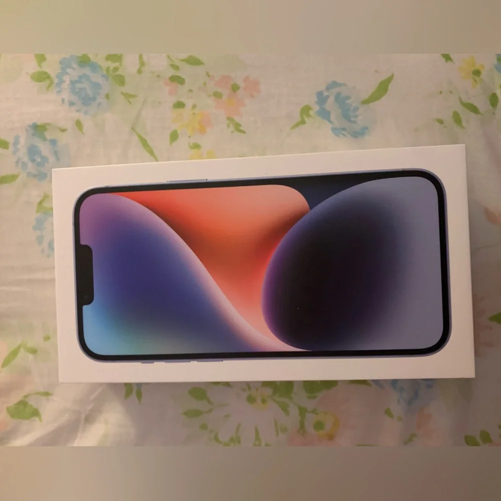 Original new iphone 14 plus box and cable charger unused.